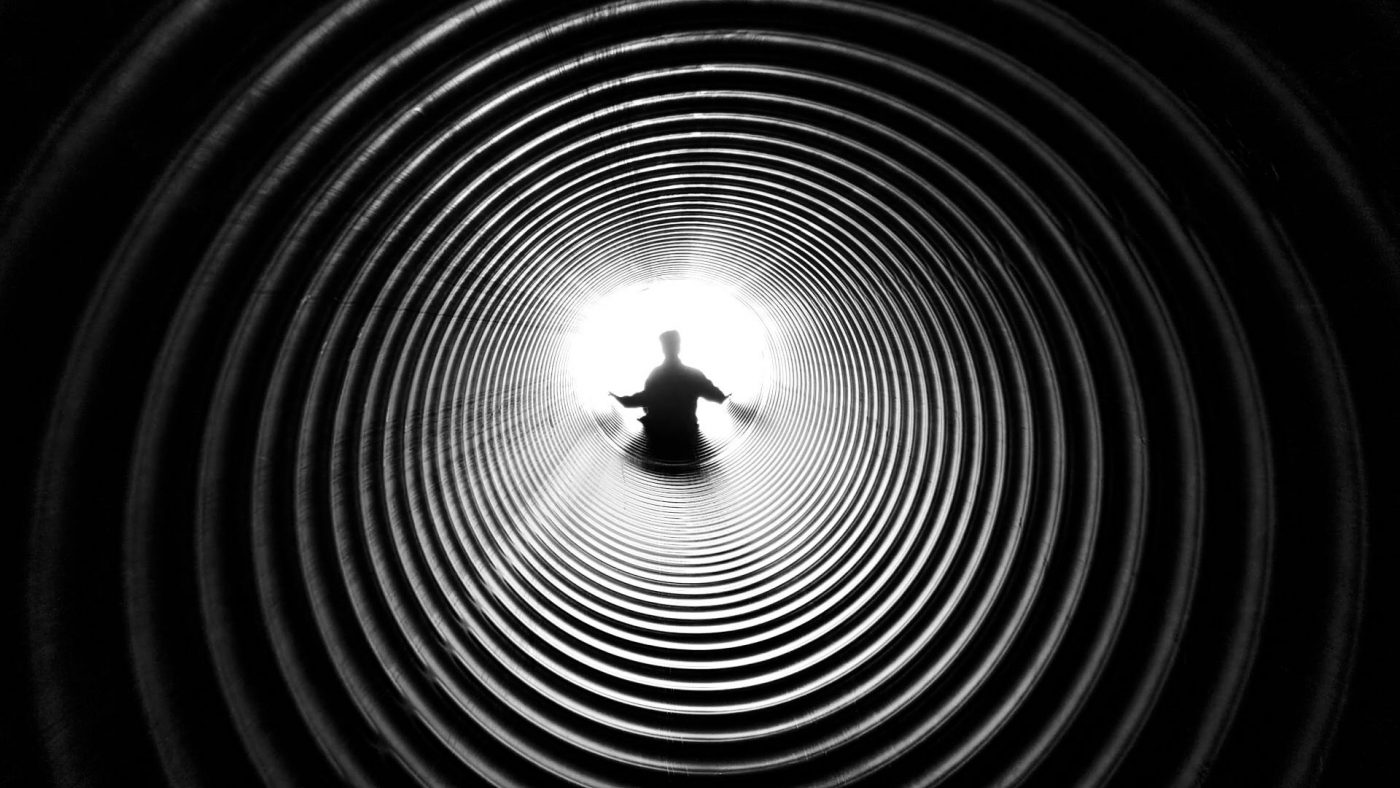 spiral man 1 1400x788 - Links